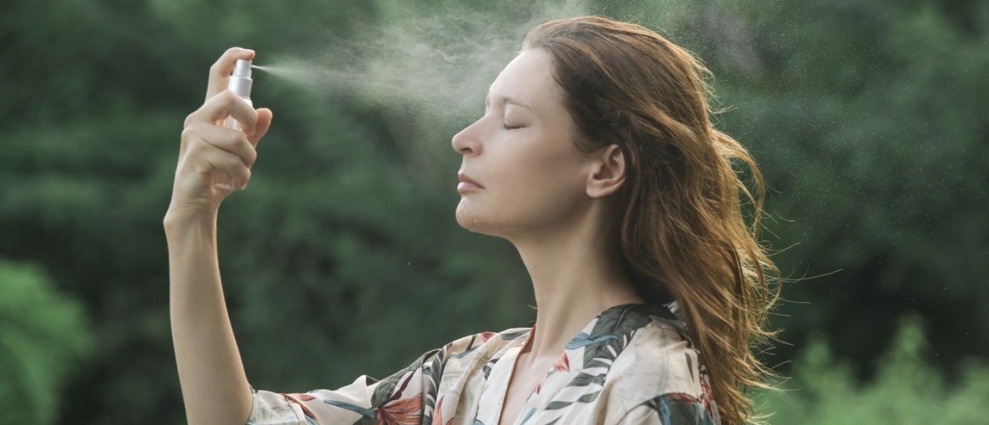 4 συνταγές για παρασκευή των summer face mists στο σπίτι 