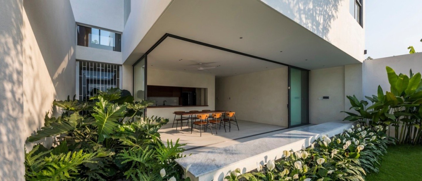 Το Longcave 2 House στο Βιετνάμ αποφεύγει αριστοτεχνικά κάθε οπτικό θόρυβο