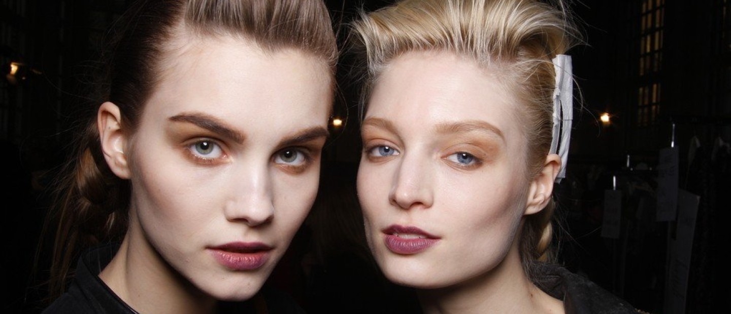 Lip pump: 7 tricks για να κάνετε τα χείλη σας να φαίνονται μεγαλύτερα