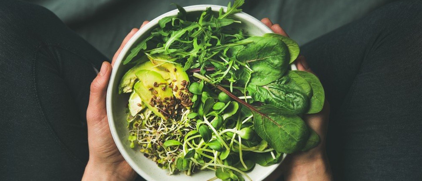 Raw diet: Είναι καλό για την υγεία σας να τρώτε μόνο ωμές τροφές;