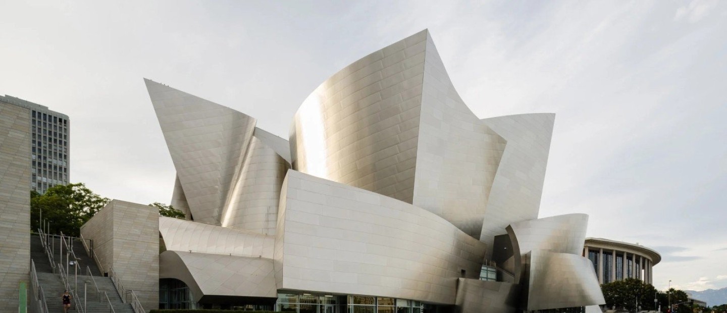 Ξεναγούμαστε στο ιστορικό Walt Disney Concert Hall στο κέντρο του Λος Άντζελες