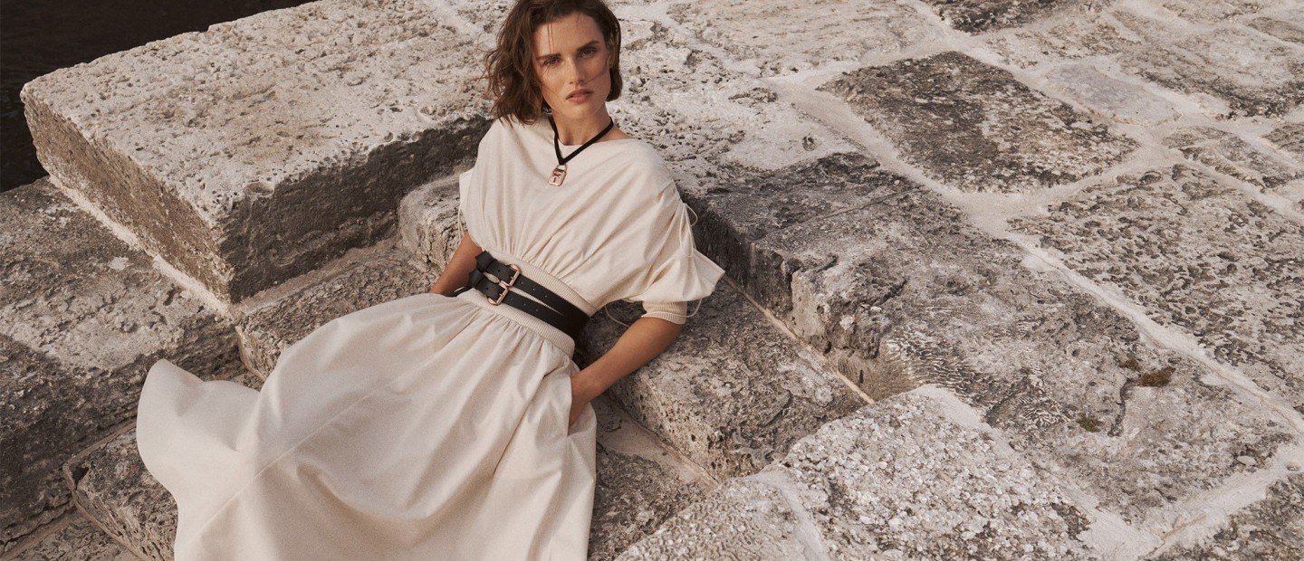 Midi dress: Το πιο ευέλικτο φόρεμα των διακοπών - και όχι μόνο