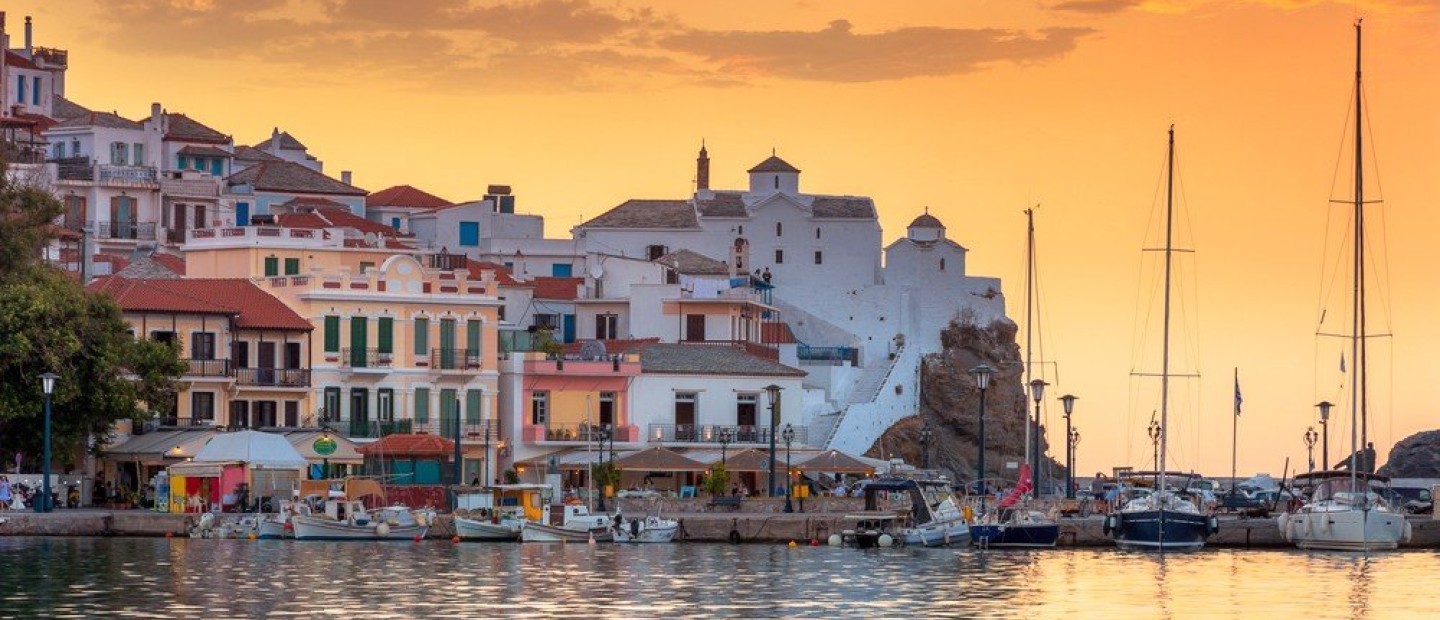 An insider guide to: Στη Σκόπελο με την Νίκη Χατζηνικολάου