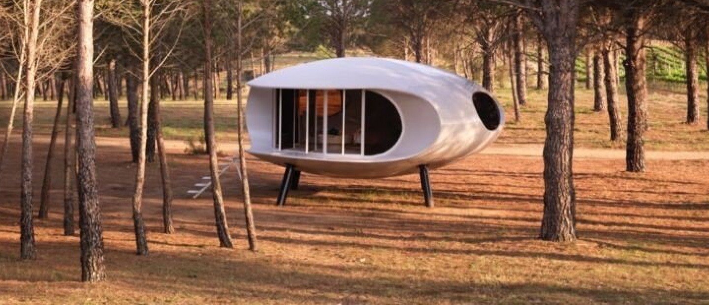 Σε έναν ισπανικό αμπελώνα, η φουτουριστική κατοικία του Έλληνα αρχιτέκτονα Nikolaou Xasterou εντυπωσιάζει 