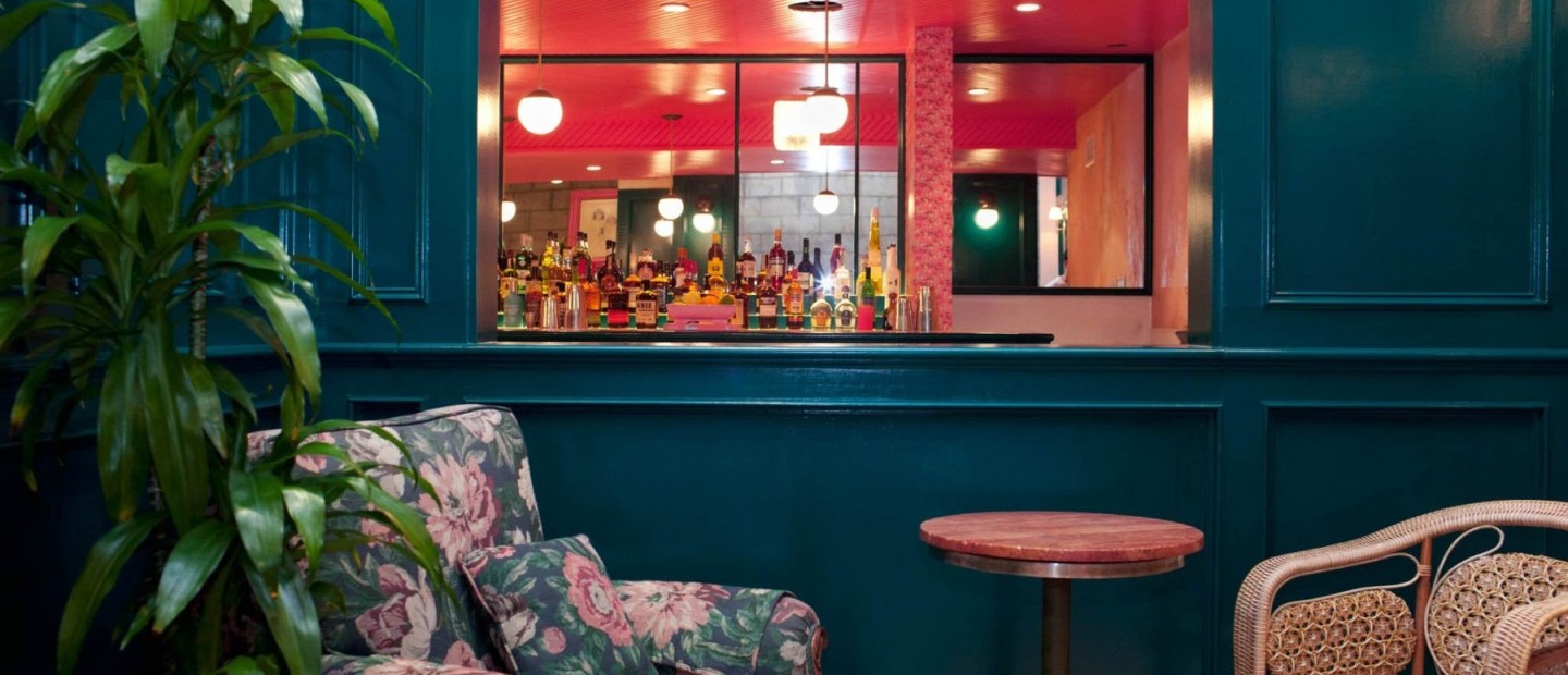  Περνώντας τη μυστική πόρτα ενός χολιγουντιανού speakeasy bar