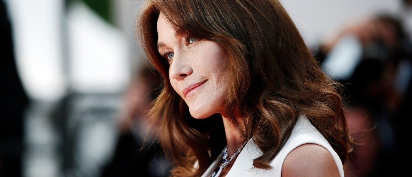 Carla Bruni: Η συγκλονιστική εξομολόγηση για τον καρκίνο και το μήνυμα σε όλες τις γυναίκες