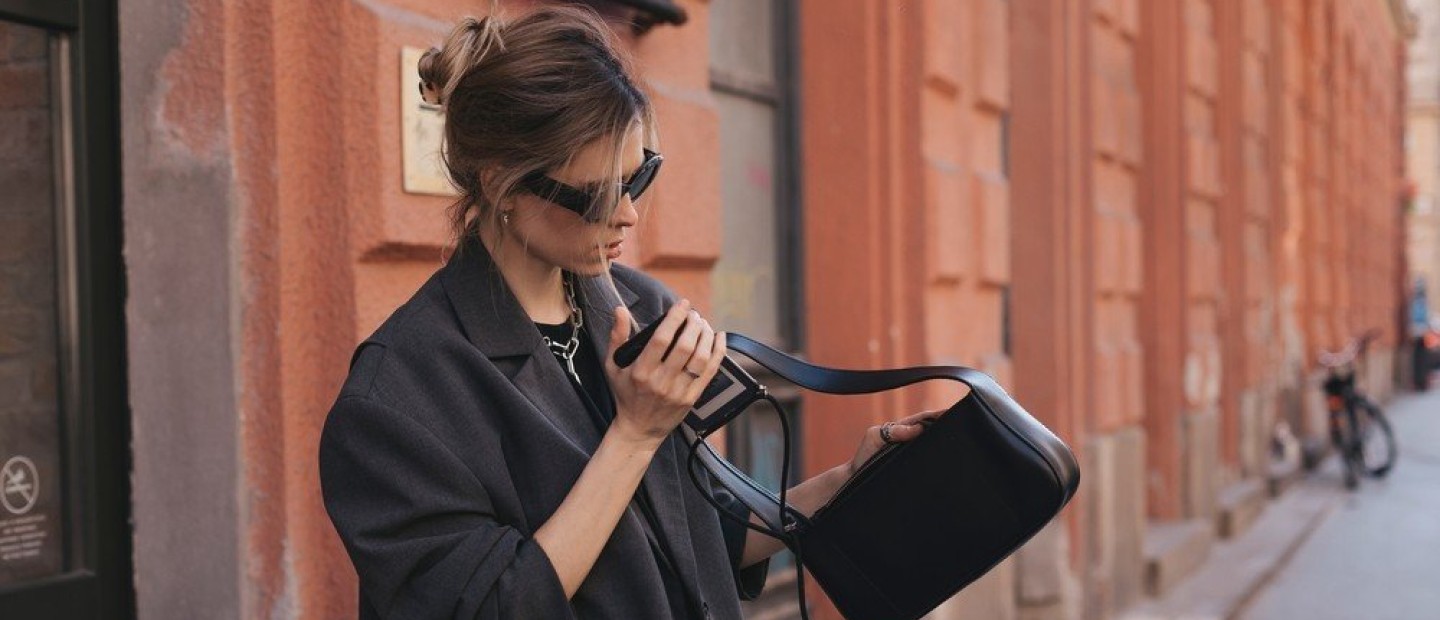 Black blazer: Πώς να φορέσετε ένα από τα πιο iconic pieces της γκαρνταρόμπας