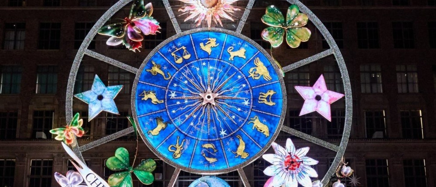 Δείτε το making of του "Carousel of Dreams" του Dior στο Saks