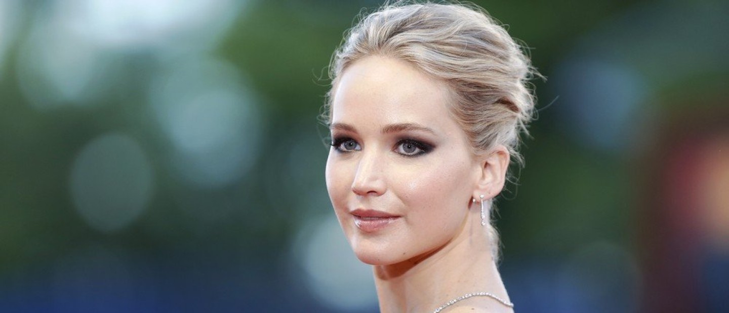 Η Jennifer Lawrence αντιδρά στις εικασίες πως έκανε πλαστική χειρουργική επέμβαση
