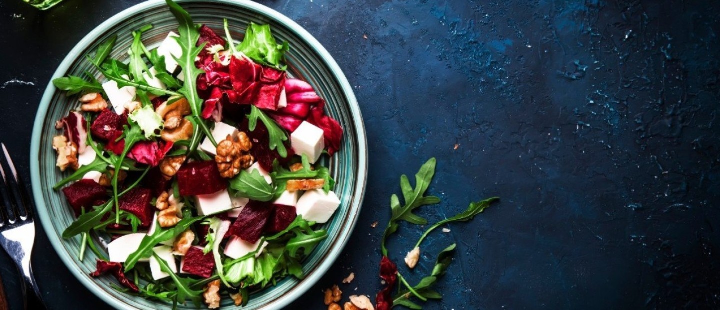 Ο Jamie Oliver φτιάχνει την πιο λαχταριστή σαλάτα με τα leftovers των γιορτών