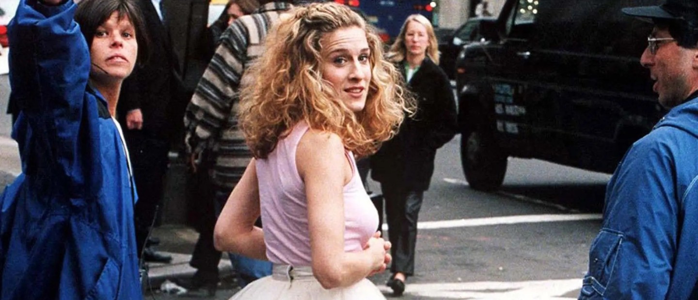 Η tutu της Carrie Bradshaw βγαίνει σε δημοπρασία: Πόσο κοστολογείται το iconic item του Sex and the City;
