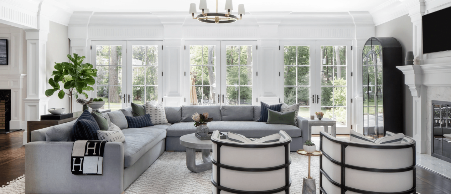 Γκρι καναπές: 5 designer-approved βήματα για να πετύχετε το απόλυτο styling