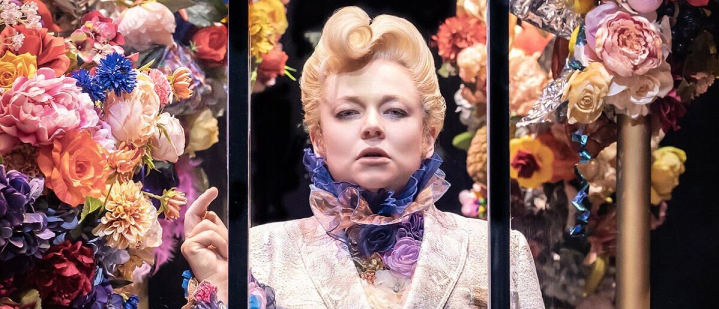 Mετά το "Succession", η Sarah Snook δίνει ρεσιτάλ ερμηνείας ως σύγχρονος Dorian Gray