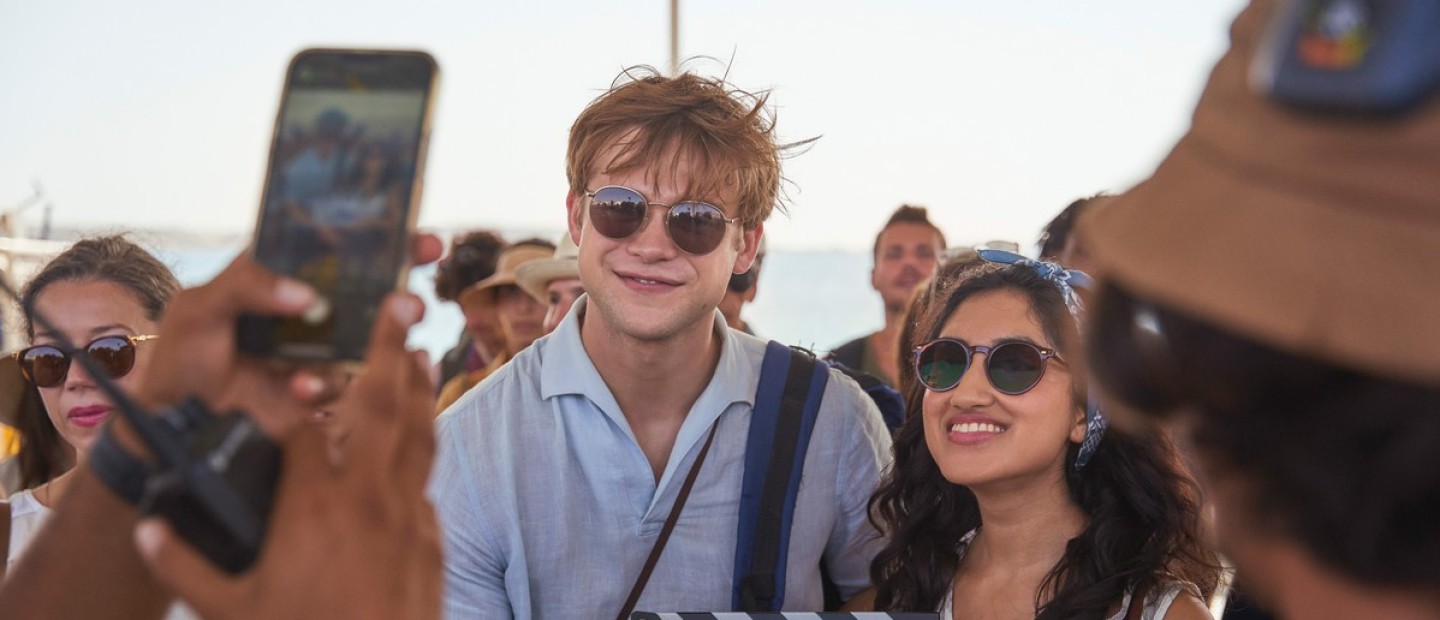 Αυτό είναι το ελληνικό νησί που πρωταγωνιστεί στη νέα δημοφιλή σειρά του Netflix 