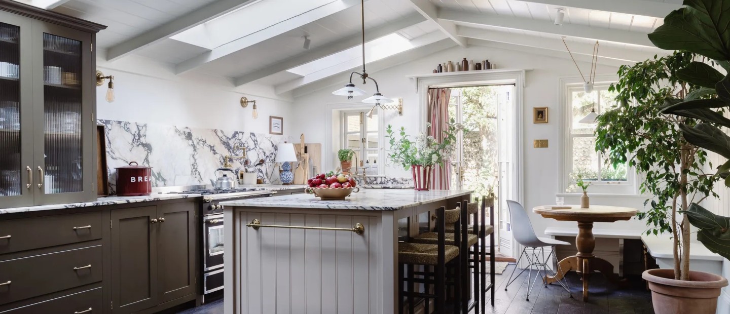 Μια οικογενειακή κατοικία στο Λονδίνο διαθέτει όλη τη ζεστή ατμόσφαιρα μιας Αγγλίας από άλλη εποχή