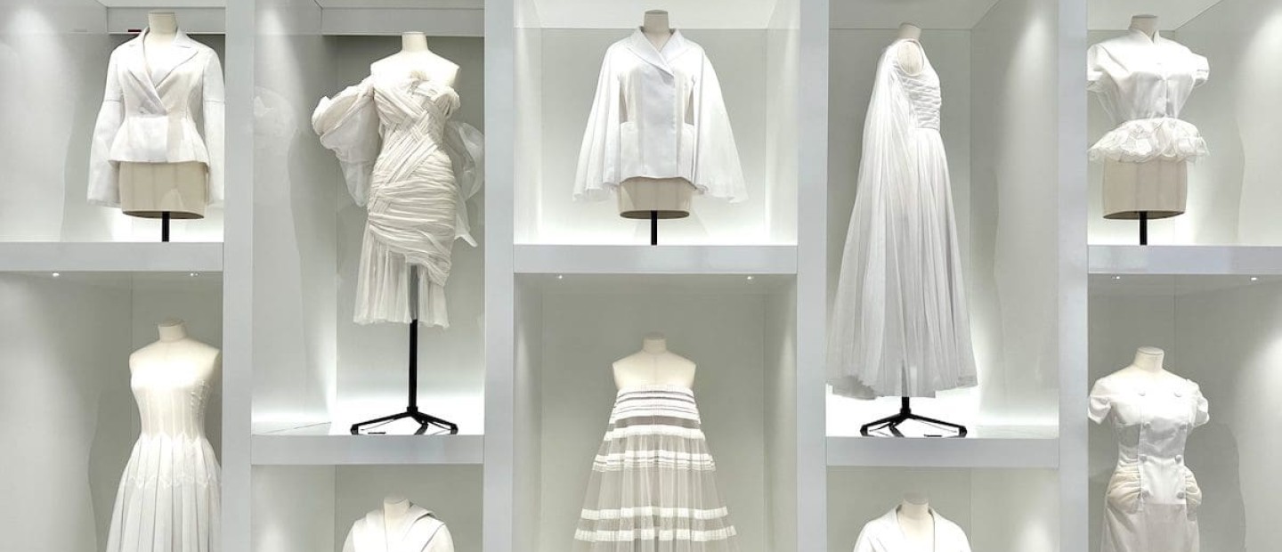 Περιηγηθείτε στη νέα αίθουσα της La Galerie Dior που είναι αφιερωμένη στην καλλιτέχνιδα Niki de Saint Phalle