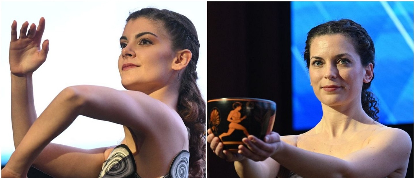 Paris 2024: Η Μαίρη Κατράντζου σχεδίασε τις νέες ενδυμασίες που θα φορούν οι ιέρειες στην τελετή Αφής της Ολυμπιακής Φλόγας