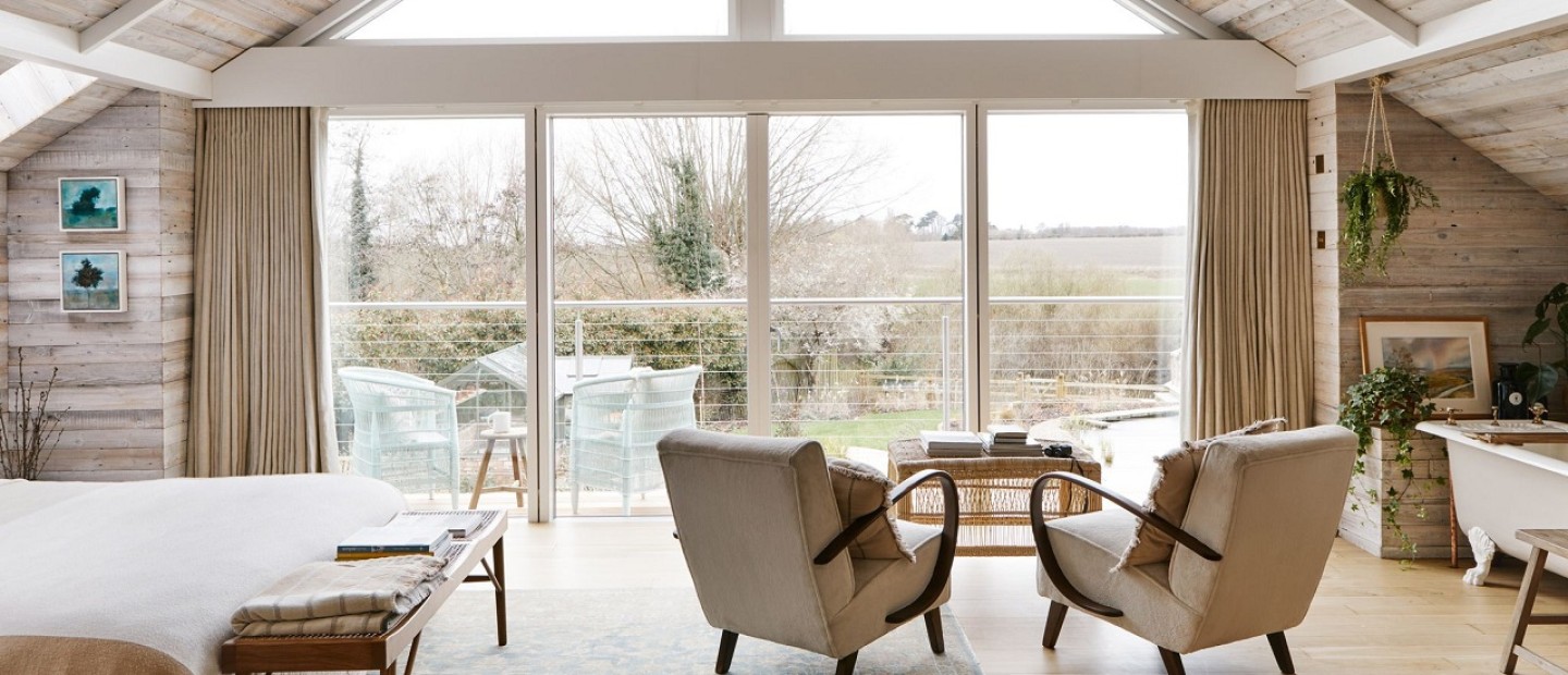 Πώς μια κατοικία στην αγγλική εξοχή απέκτησε νέα ζωή από παλιά υλικά