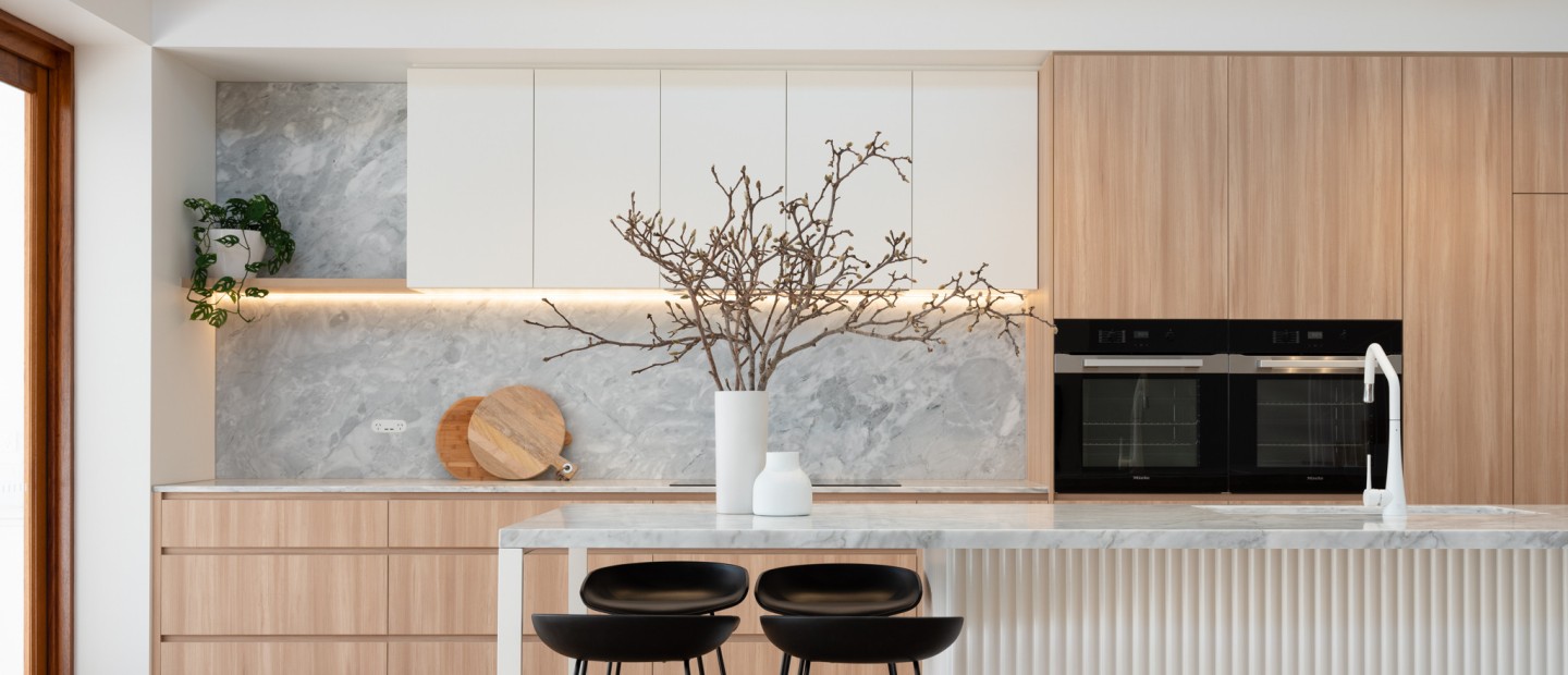 Έχετε μικρή κουζίνα: 5 tips για να εξοικονομήσετε χώρο και να φαίνεται μεγαλύτερη