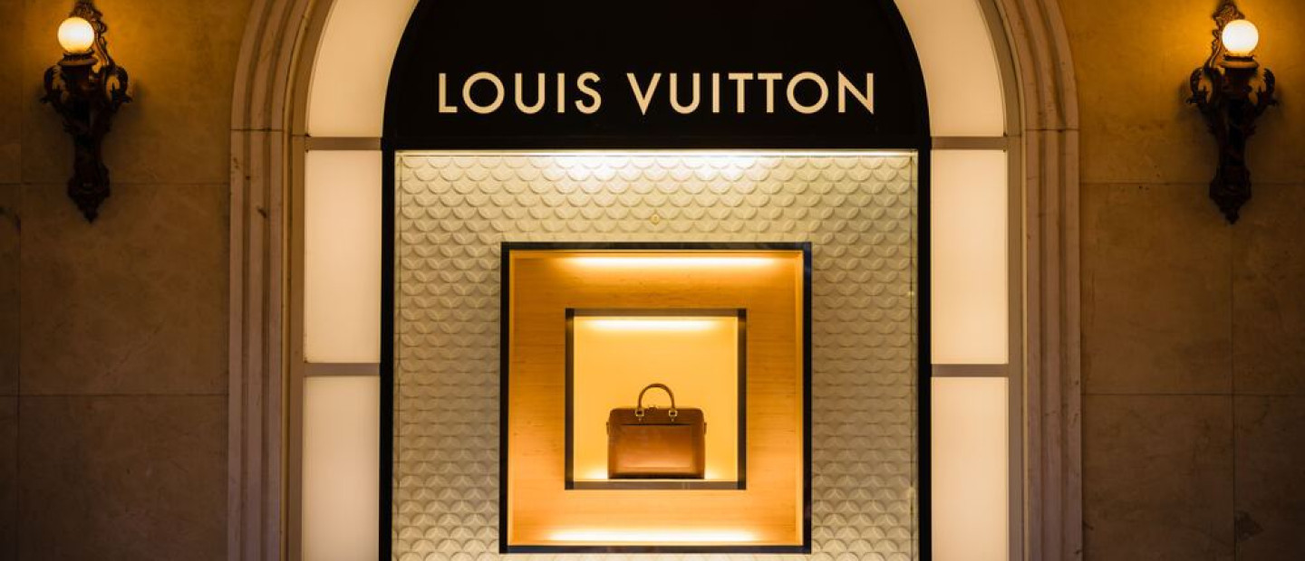 Louis Vuitton: Ποιο είναι το νέο βήμα που σκοπεύει να κάνει στην Ελλάδα;
