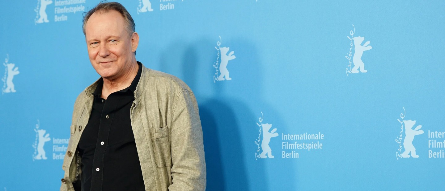 O Stellan Skarsgård κάνει μια αναδρομή στη σπουδαία καριέρα του - από το "Mamma Mia" στο "Dune: Part Two"