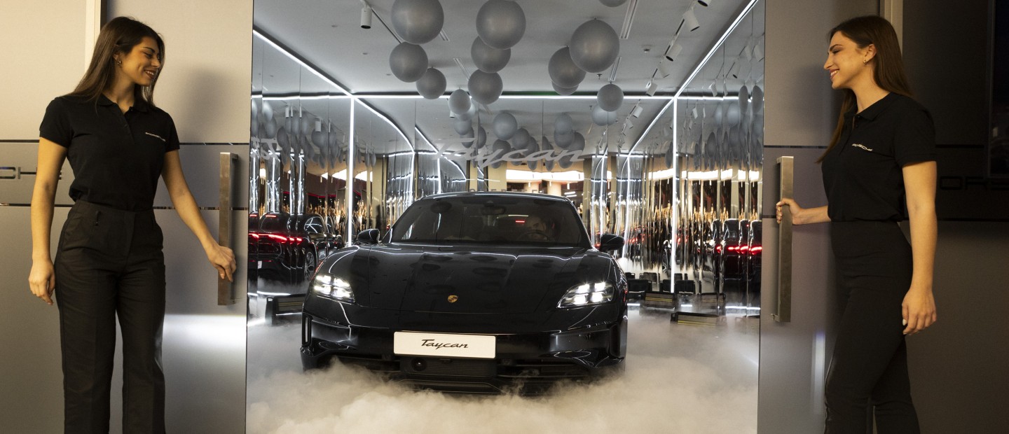 Τα λαμπερά εγκαίνια του Porsche Center Αthens - Παρουσιάστηκε για πρώτη φορά η νέα Taycan