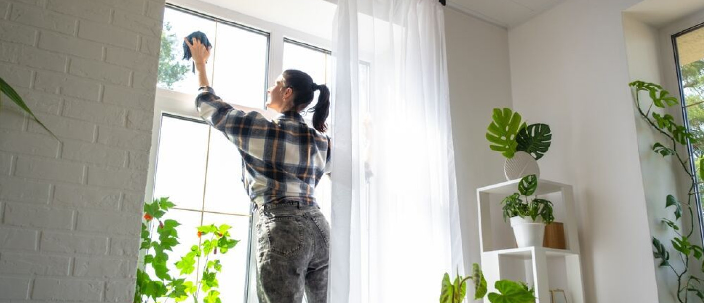 Spring cleaning: Δείτε πώς μπορείτε να μετατρέψετε το decluttering σε μια light προπόνηση 