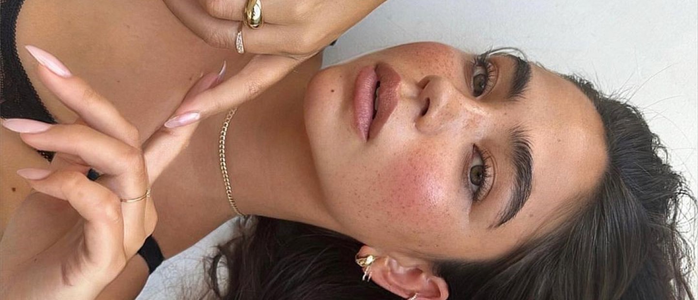 Το no-foundation makeup look που χρειάζεται μόλις 5 λεπτά