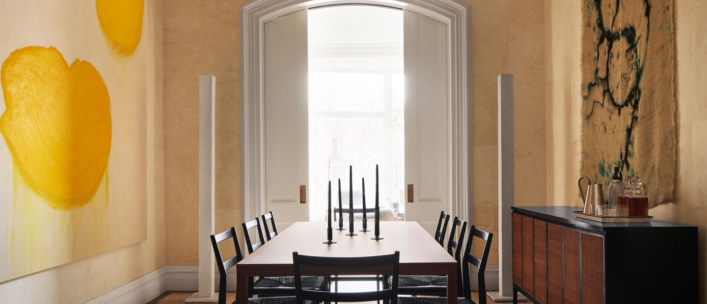 Μια κατοικία στο Brooklyn αντλεί έμπνευση από το γραφείο του Yves Saint Laurent στο Παρίσι