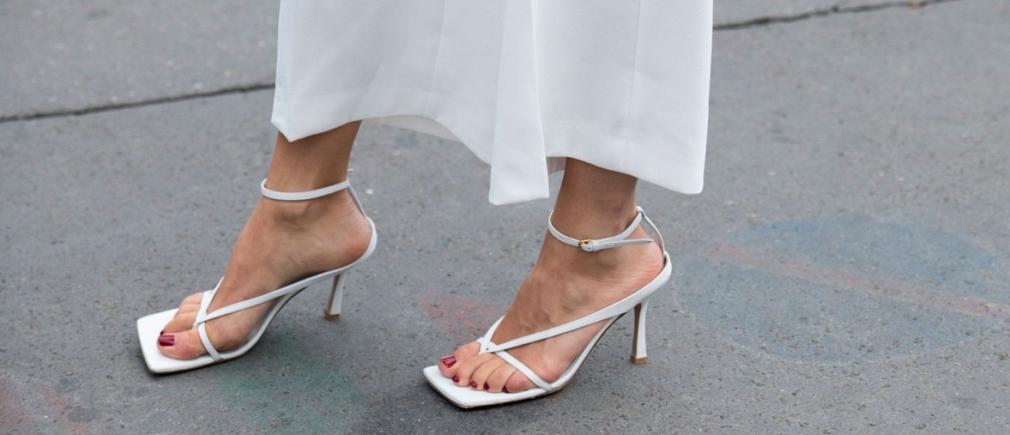 Τα ανατρεπτικά χρώματα που θα επικρατήσουν στο καλοκαιρινό πεντικιούρ  