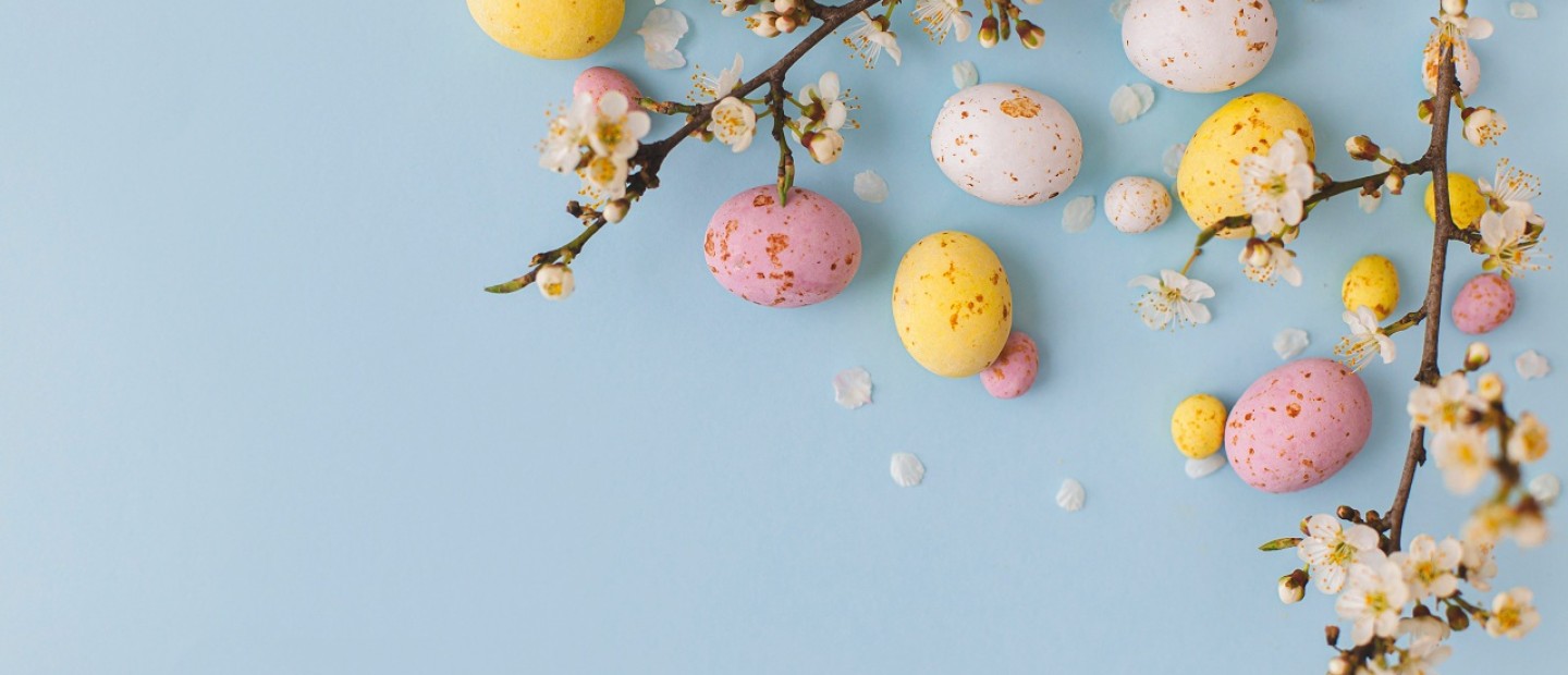 Easter Eggs: Πώς να βάψετε φέτος τα αυγά σας σύμφωνα με τα επικρατέστερα trends