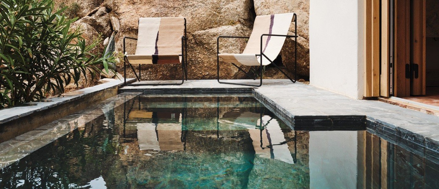 Η πολυτέλεια σμίγει αριστοτεχνικά με την ανεπιτήδευτη απλότητα σε αυτήν την breathtaking βίλα στη Μύκονο 