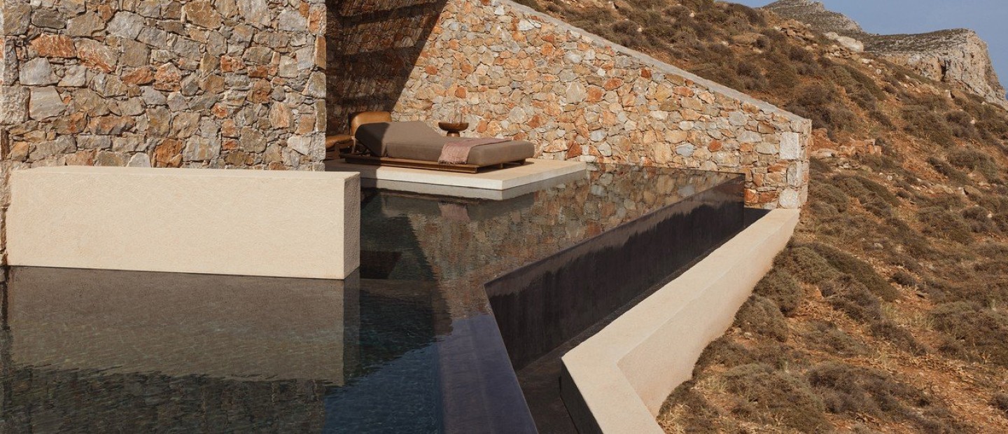 Αυτή η υπέροχη κατοικία στη Φολέγανδρο αποτελεί επιτομή της αρχαίας γοητείας του νησιού