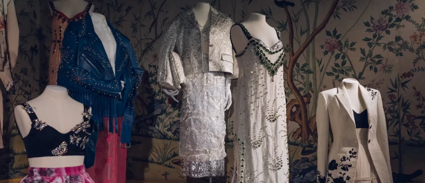 Imaginary Conversations: Το νέο fashion exhibition του Erdem στην Αγγλική εξοχή