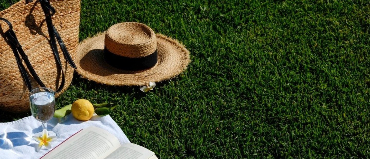 Staycation: Η νέα viral τάση που επιλέγουμε για τις διακοπές μας