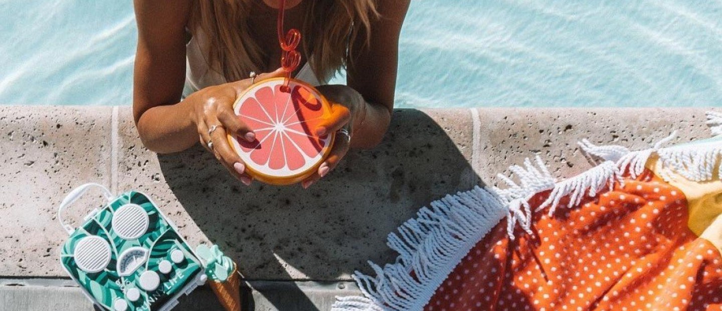 For tech lovers: Τα τεχνολογικά gadgets που δεν πρέπει να λείπουν από τη βαλίτσα των διακοπών σας