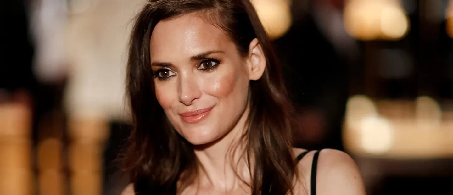 H Winona Ryder κάνει μια αναδρομή στους πιο iconic ρόλους της