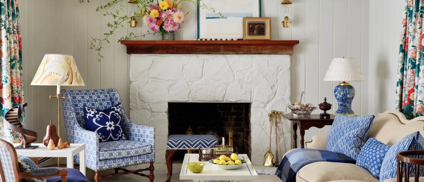 Το παραθαλάσσιο σπίτι ενός γνωστού interior designer στην Αγγλία είναι γεμάτο με σπάνιες αντίκες