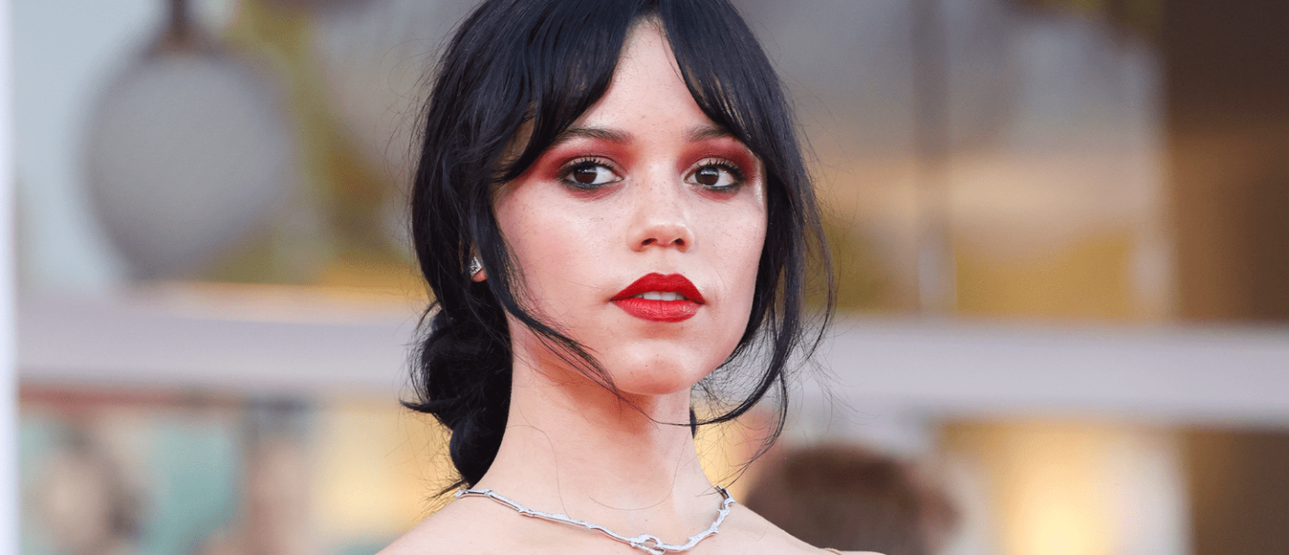 Δείτε την Jenna Ortega ετοιμάζεται για το Venice Film Festival 