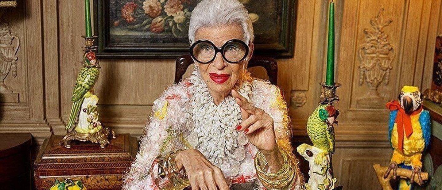 Το βιβλίο του style icon, Iris Apfel είναι ό,τι πιο stylish μπορείτε να προσθέσετε στο coffee table σας 