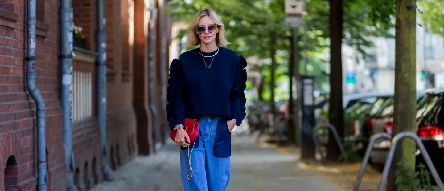 Τα wide-leg jeans που όλα τα κορίτσια της μόδας επιλέγουν τη φετινή σεζόν