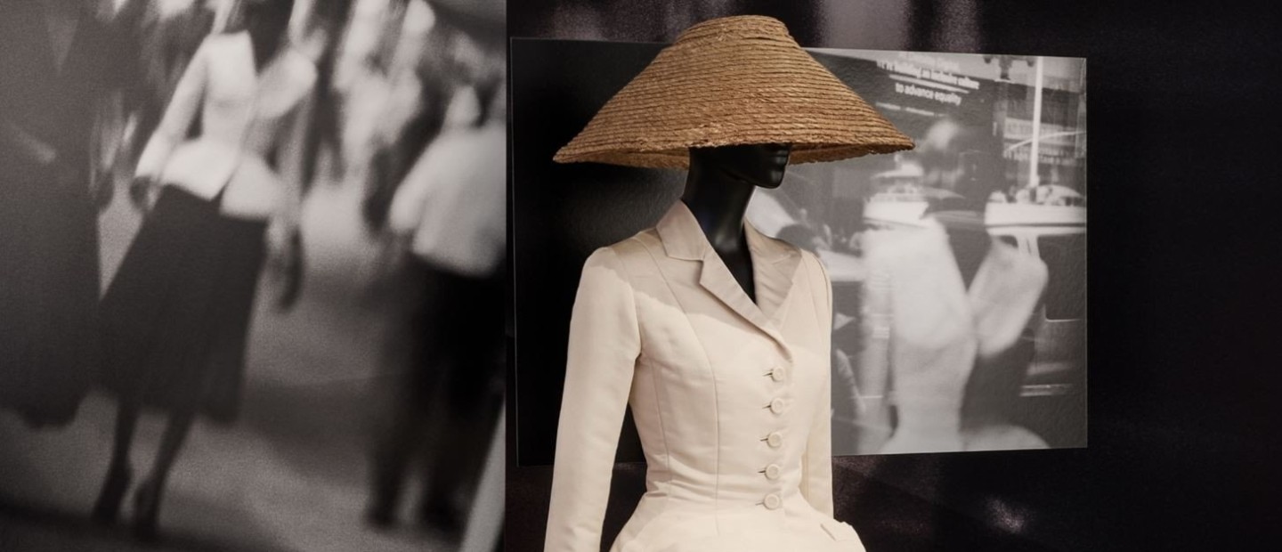 30 χρόνια Dior, μέσα από τα μάτια του φωτογράφου, Peter Lindbergh. Το φωτογραφικό άλμπουμ μιας εμβληματικής έκθεσης 