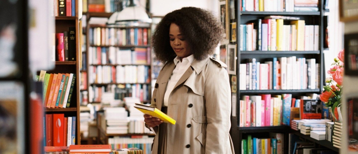 Η Pretty Yende, ambassador του οίκου Dior, εξερευνά τους λογοτεχνικούς θησαυρούς που την έχουν συναρπάσει