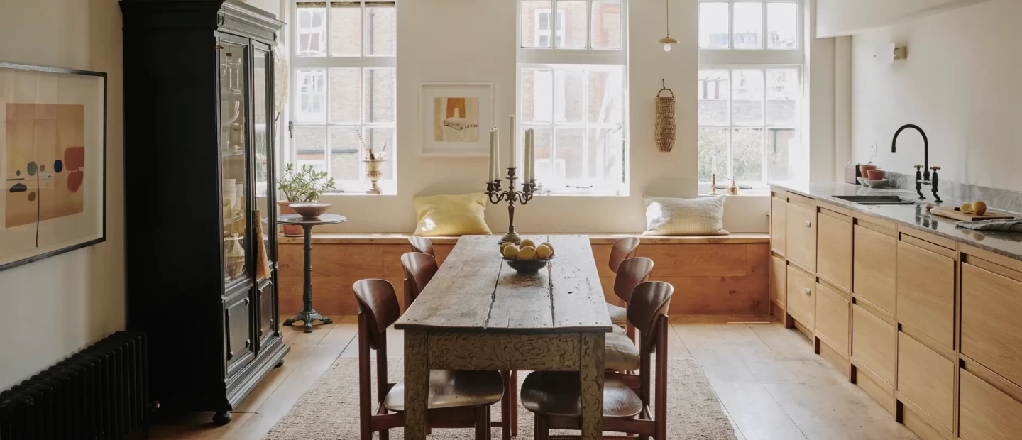 Πώς ένα πρώην σχολείο στο Λονδίνο μετατράπηκε υποδειγματικά σε μια ξεχωριστή οικογενειακή κατοικία