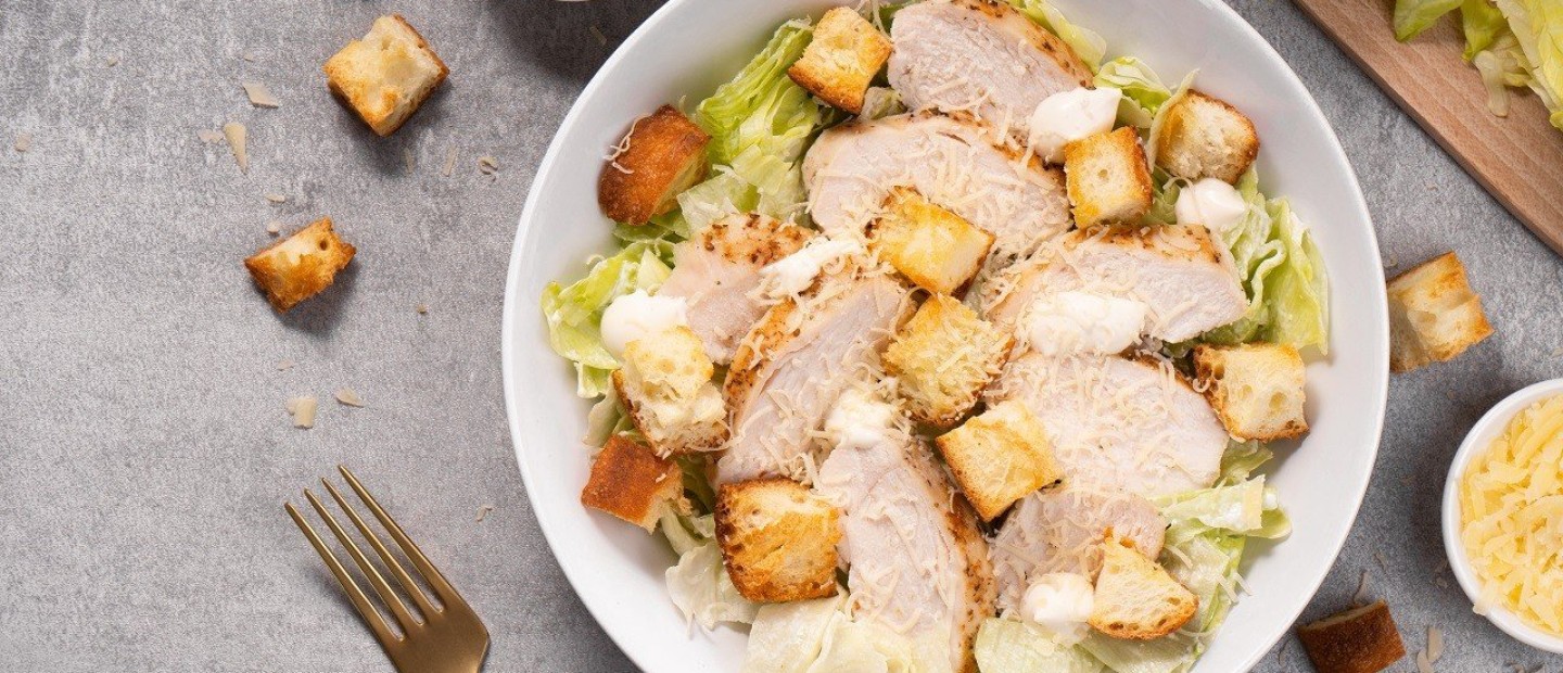 Hail, Caesar! Η ﻿πιο διάσημη σαλάτα στον κόσμο γίνεται 100 ετών