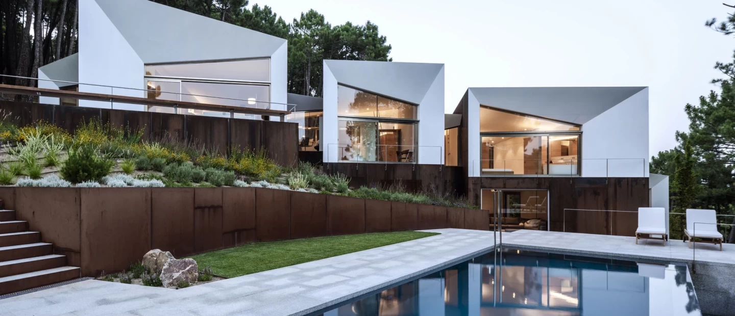 Το καταπληκτικό σπίτι όπου διαδραματίζεται η τελευταία βραβευμένη ταινία του Almodovar, 'Τhe Room Next Door'