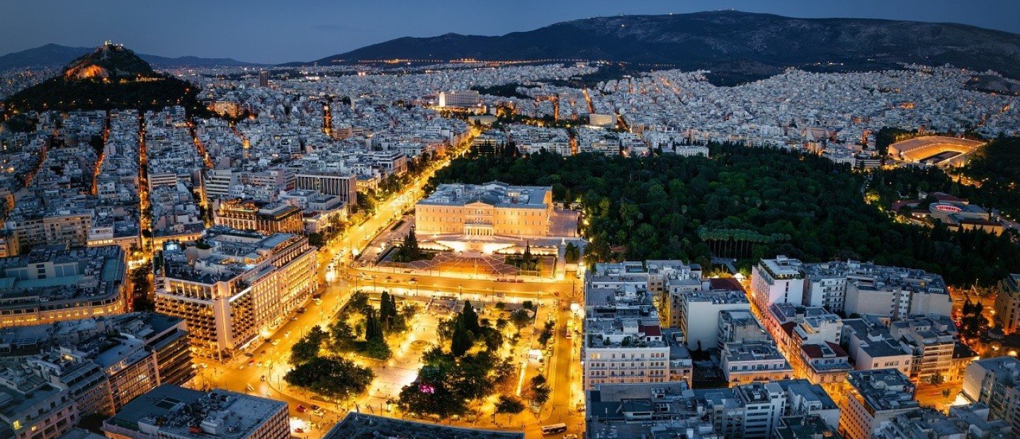 37 ιστορίες αθηναϊκών πολυκατοικιών παρουσιάζονται σε μια ξεχωριστή έκδοση από το Onassis Culture