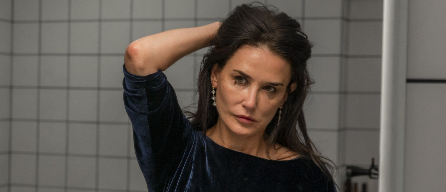 Demi Moore: Διεκδικεί τη Χρυσή Σφαίρα για τη συγκινητική της ερμηνεία στο «The Substance»