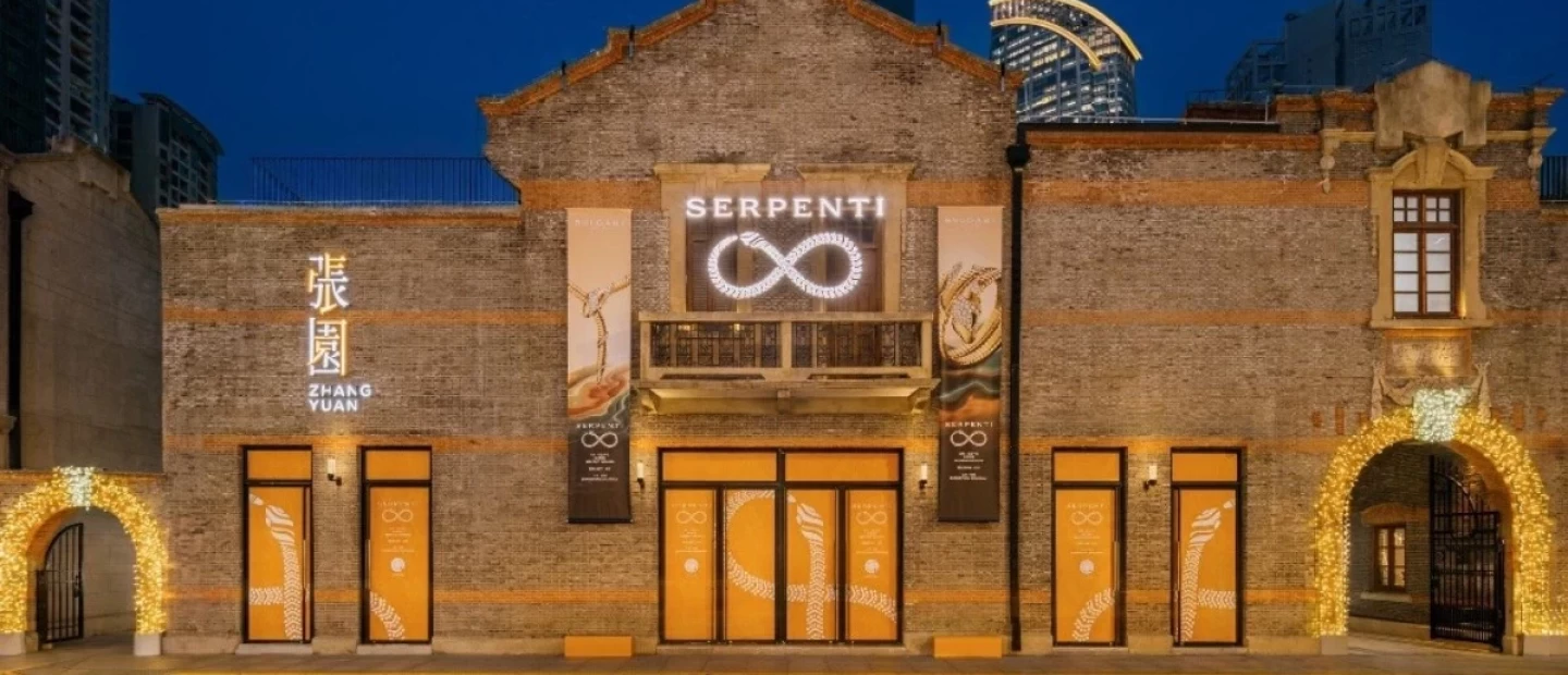 Ο οίκος Bvlgari εξυμνεί το iconic 'Serpenti' σύμβολό του μέσα από μια νέα καθηλωτική έκθεση στη Shanghai
