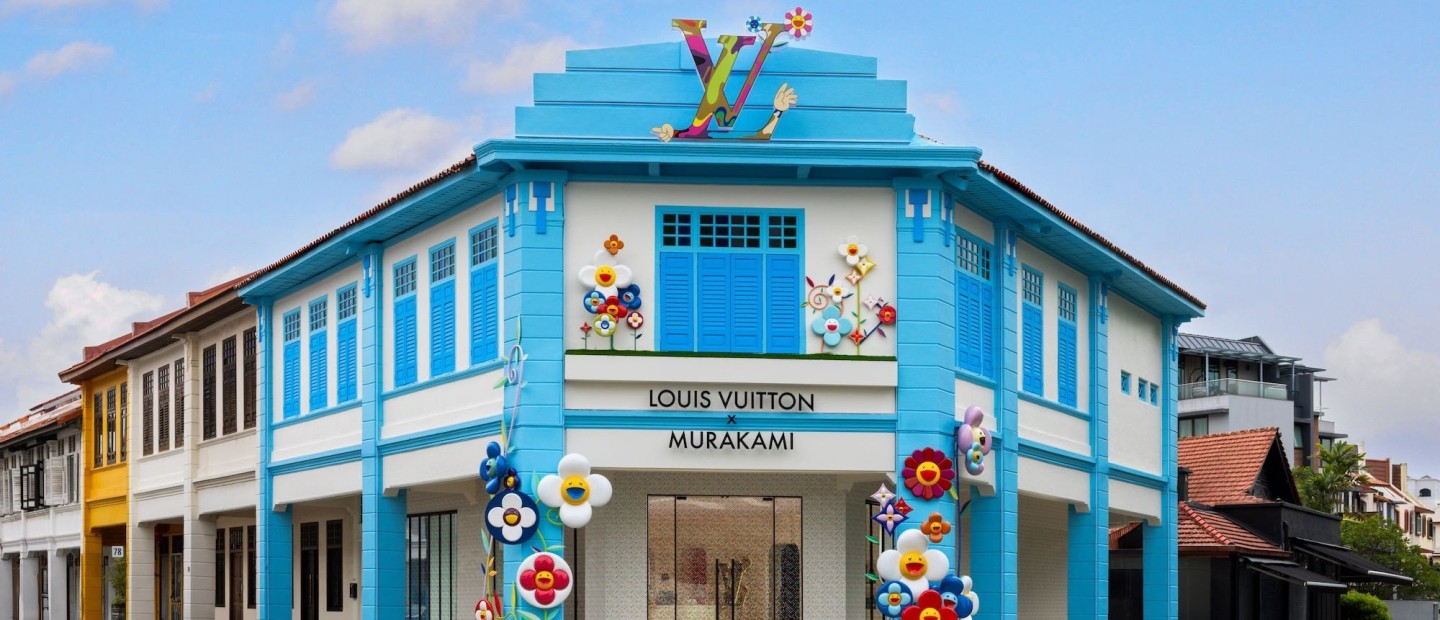Louis Vuitton x Murakami: Ένα νέο pop-up store άνοιξε στη Σιγκαπούρη και είναι γεμάτο εκπλήξεις